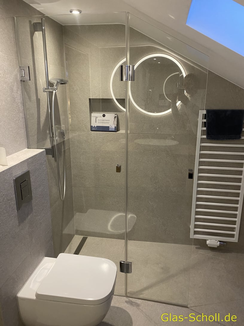 Modell Falt-Ganzglas-Dusche von Glas Scholl